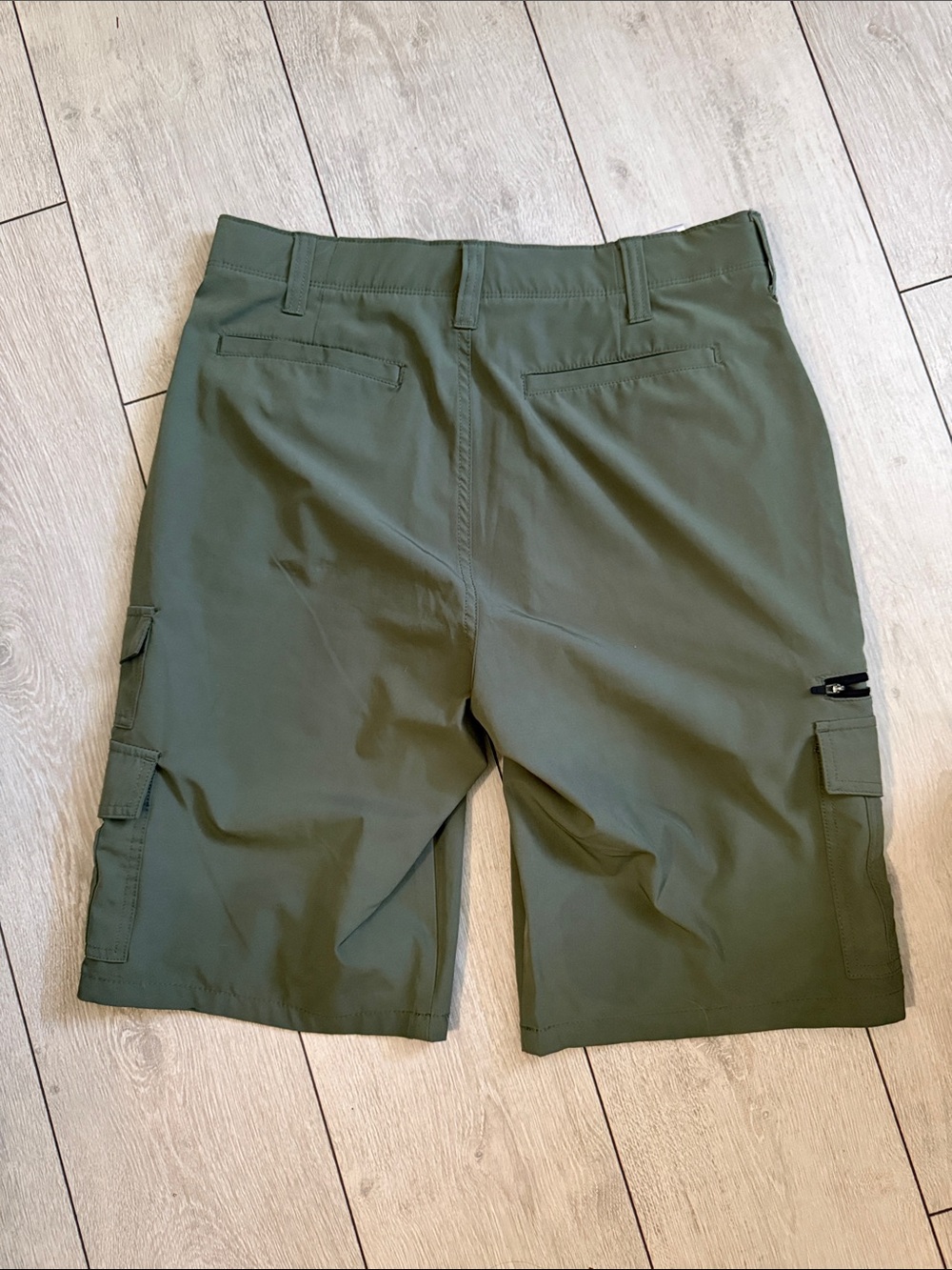 Men's 32” Waist - 4 pair of Shorts - Picture 4 of 13
